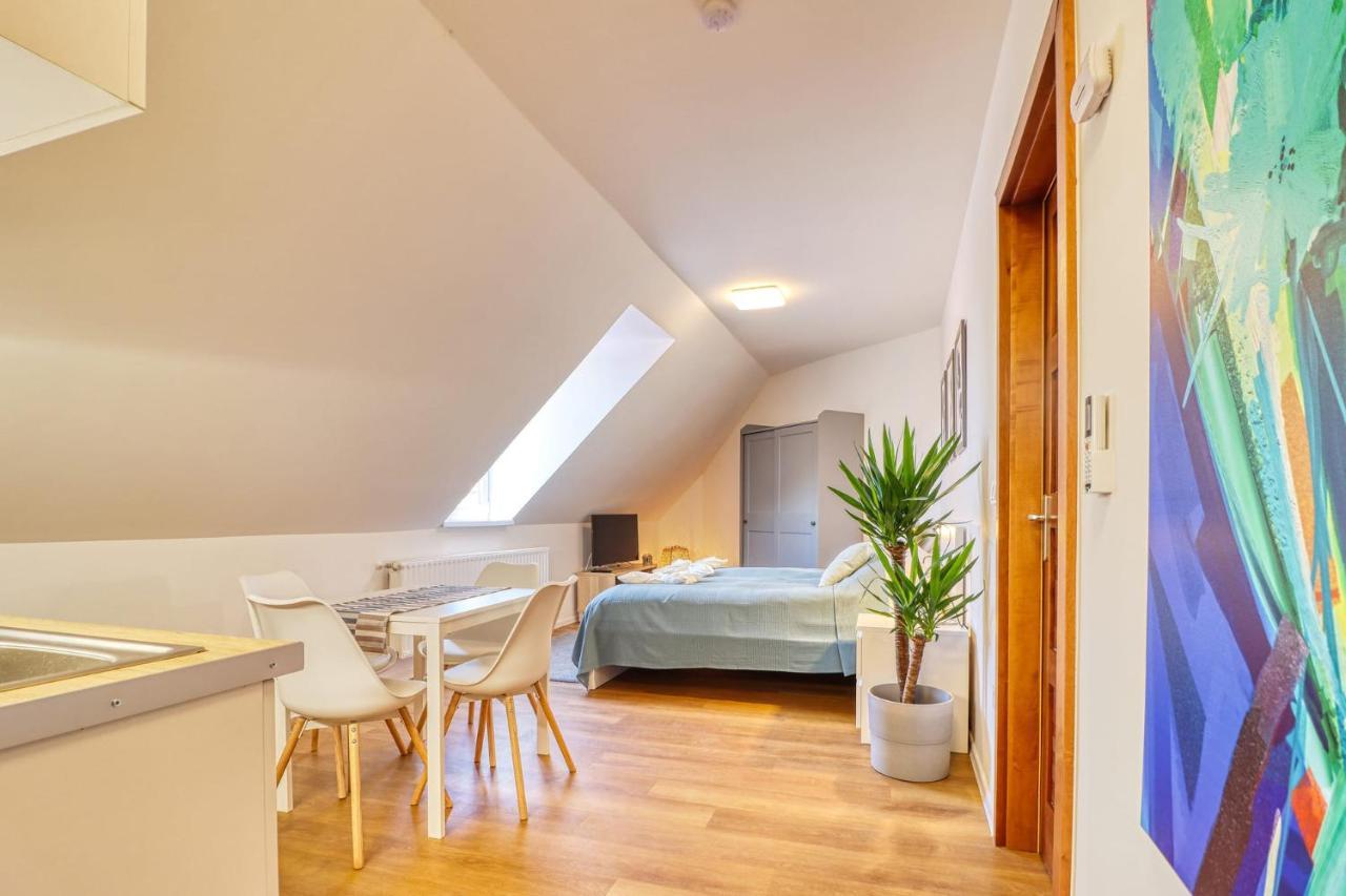 Barka Apartman Eger Luaran gambar