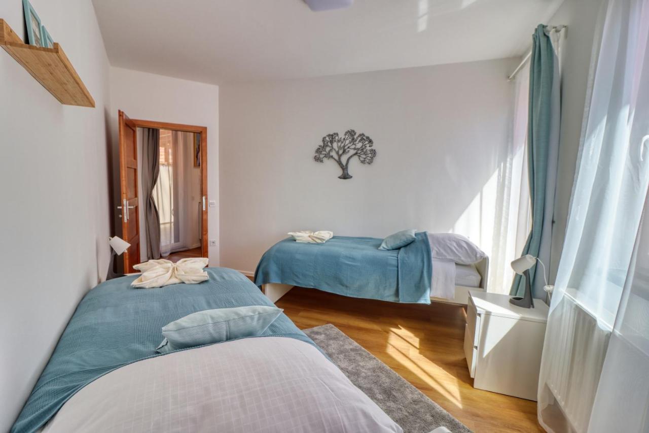 Barka Apartman Eger Luaran gambar